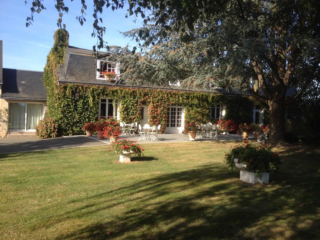 Le Petit Pont Hotel Moncé-en-Belin Exterior foto