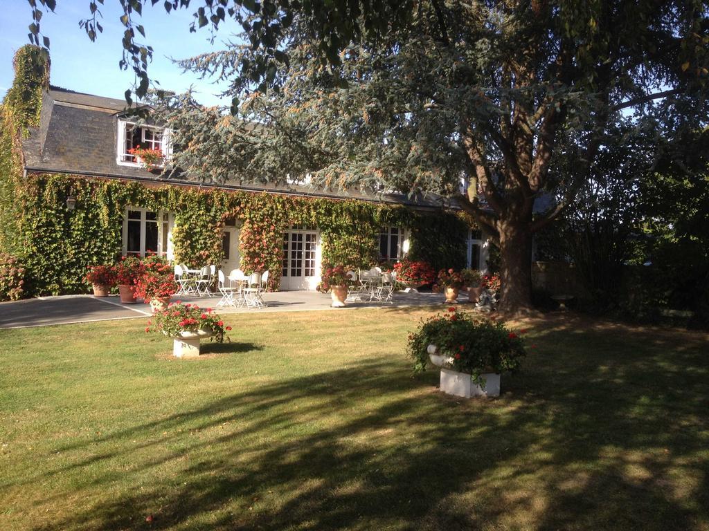 Le Petit Pont Hotel Moncé-en-Belin Exterior foto