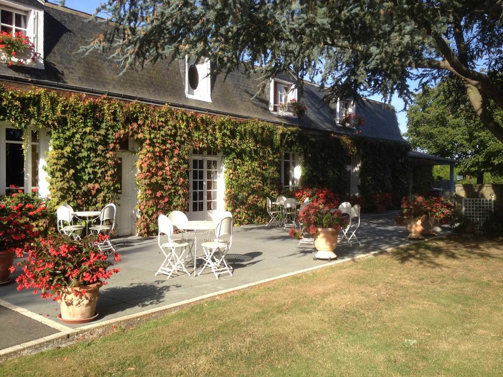 Le Petit Pont Hotel Moncé-en-Belin Exterior foto