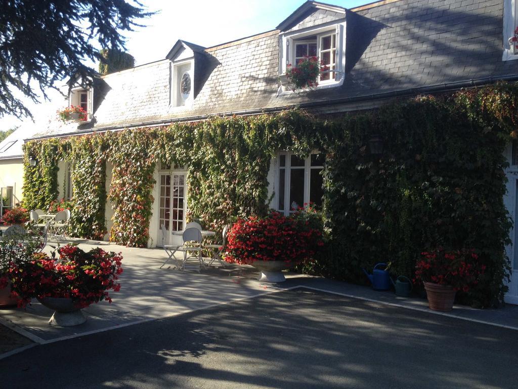Le Petit Pont Hotel Moncé-en-Belin Exterior foto